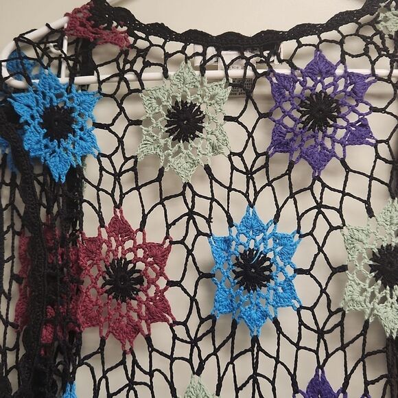 Hand Knit Floral Vest M - Picture 4 of 7